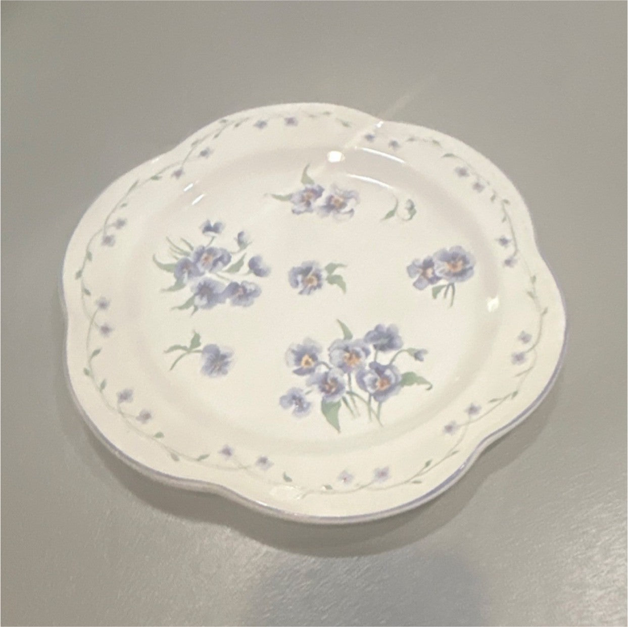 Lynn Hollyn Porta White Blue Green Porcelain Round Glossy Plate Floral Backstamp0
